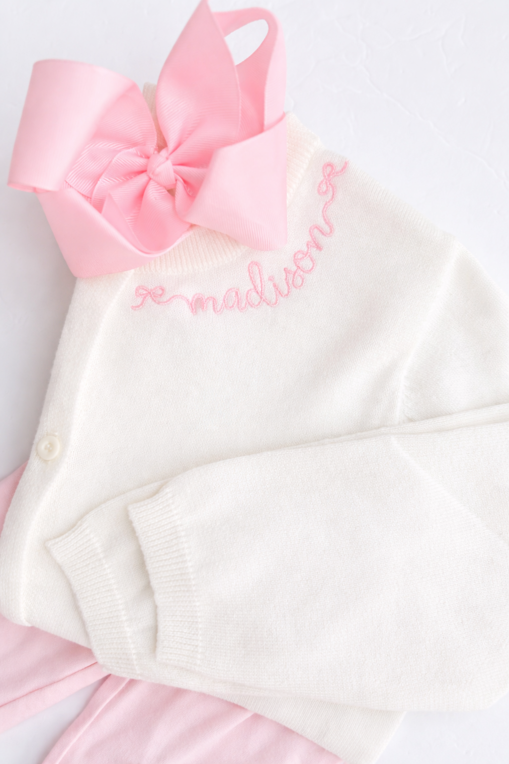 White cardigan campure sweater